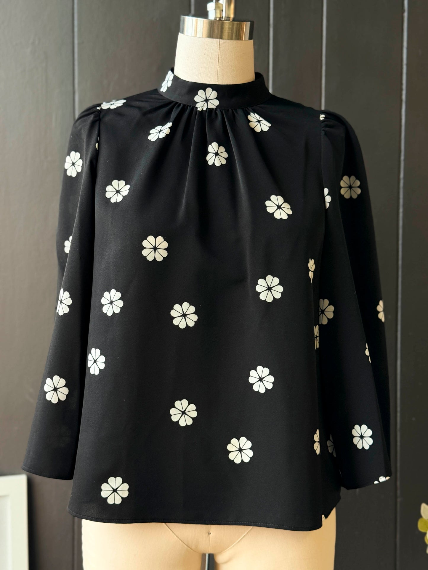 Pre-loved Kate Spade Black Blouse With White Floral Pattern - Size M
