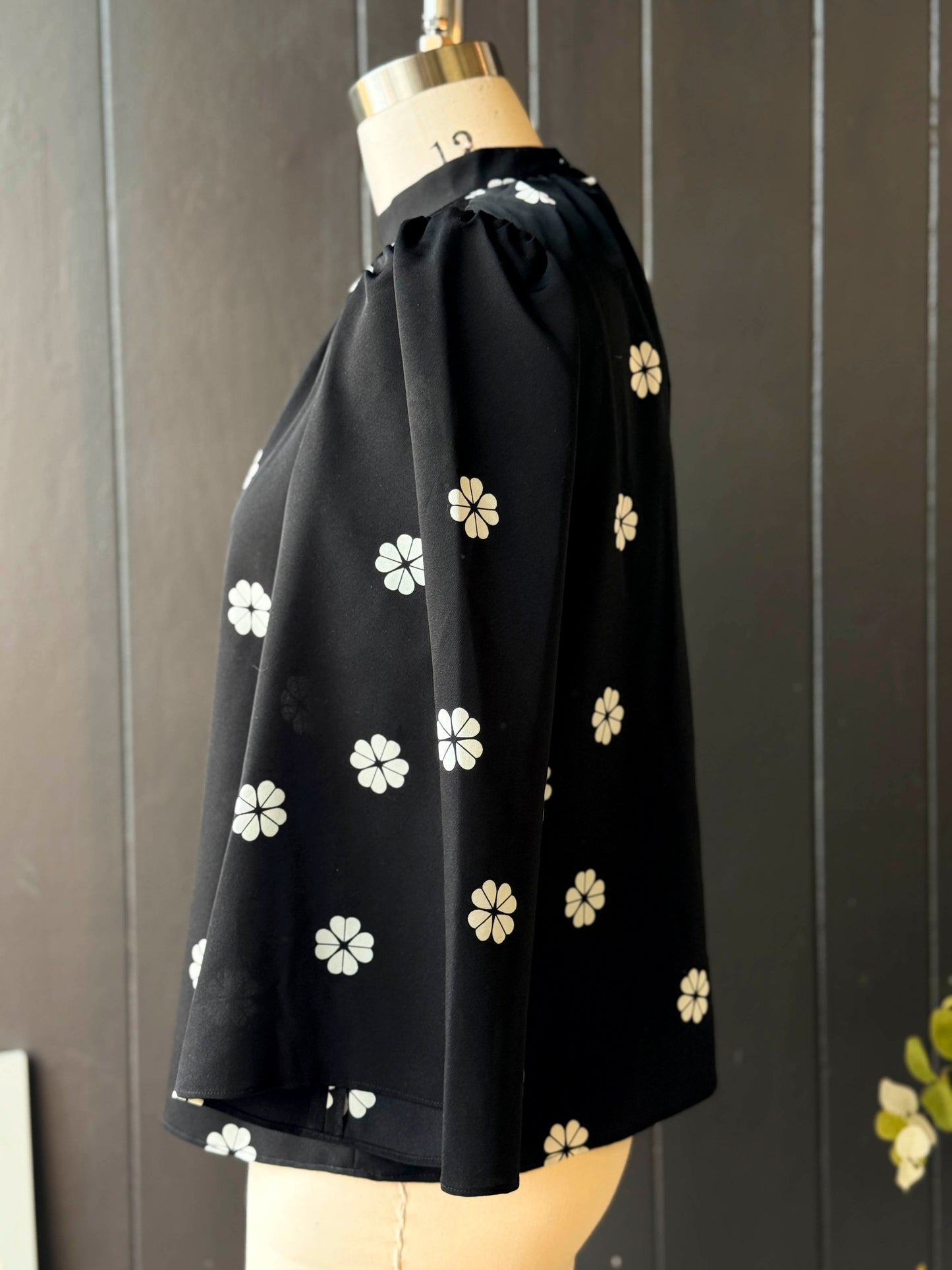 Pre-loved Kate Spade Black Blouse With White Floral Pattern - Size M