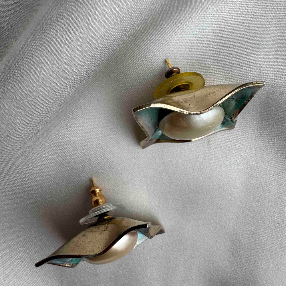 
                      
                        Vintage Enamel & Pearl Earrings – Abstract Floral Design
                      
                    