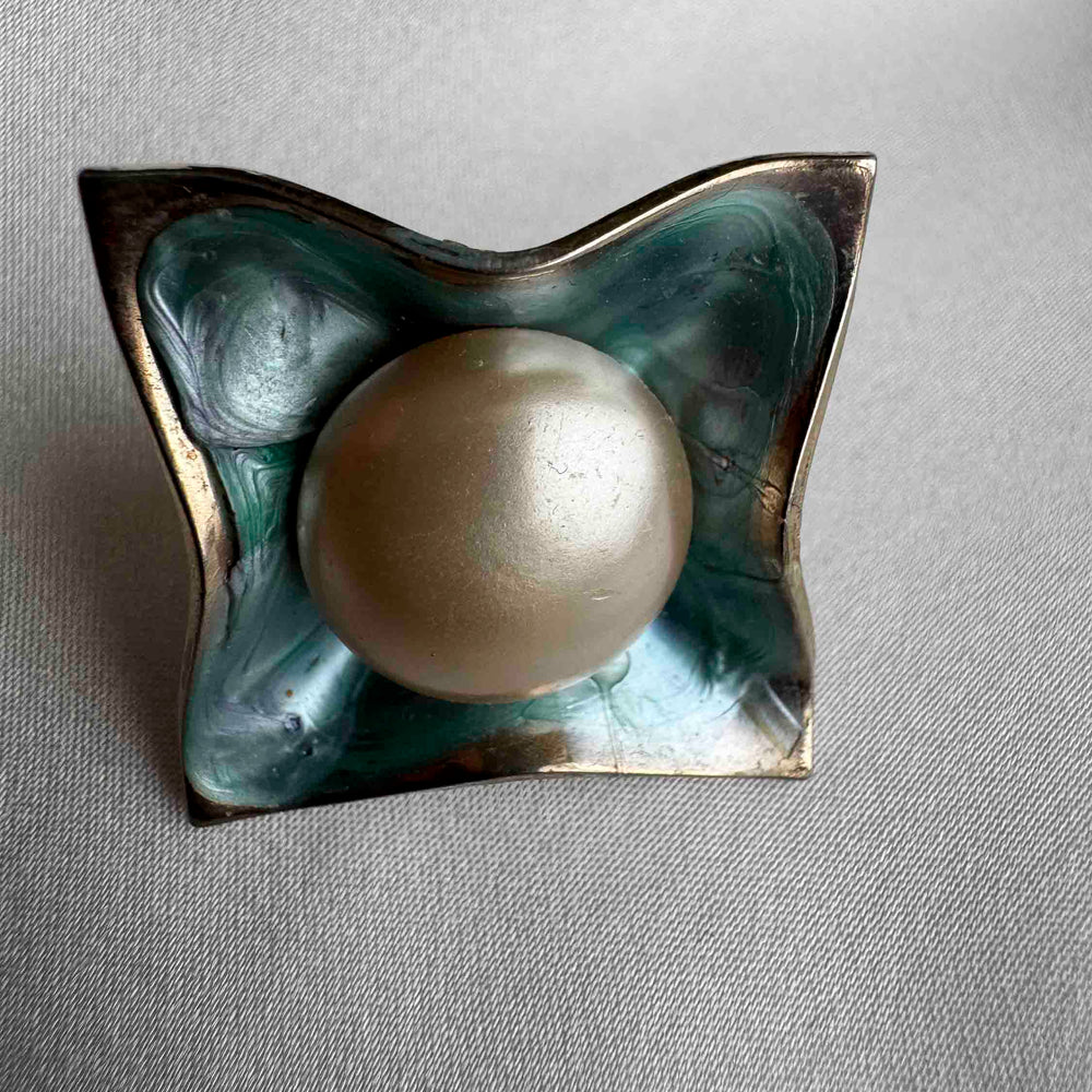 
                      
                        Vintage Enamel & Pearl Earrings – Abstract Floral Design
                      
                    
