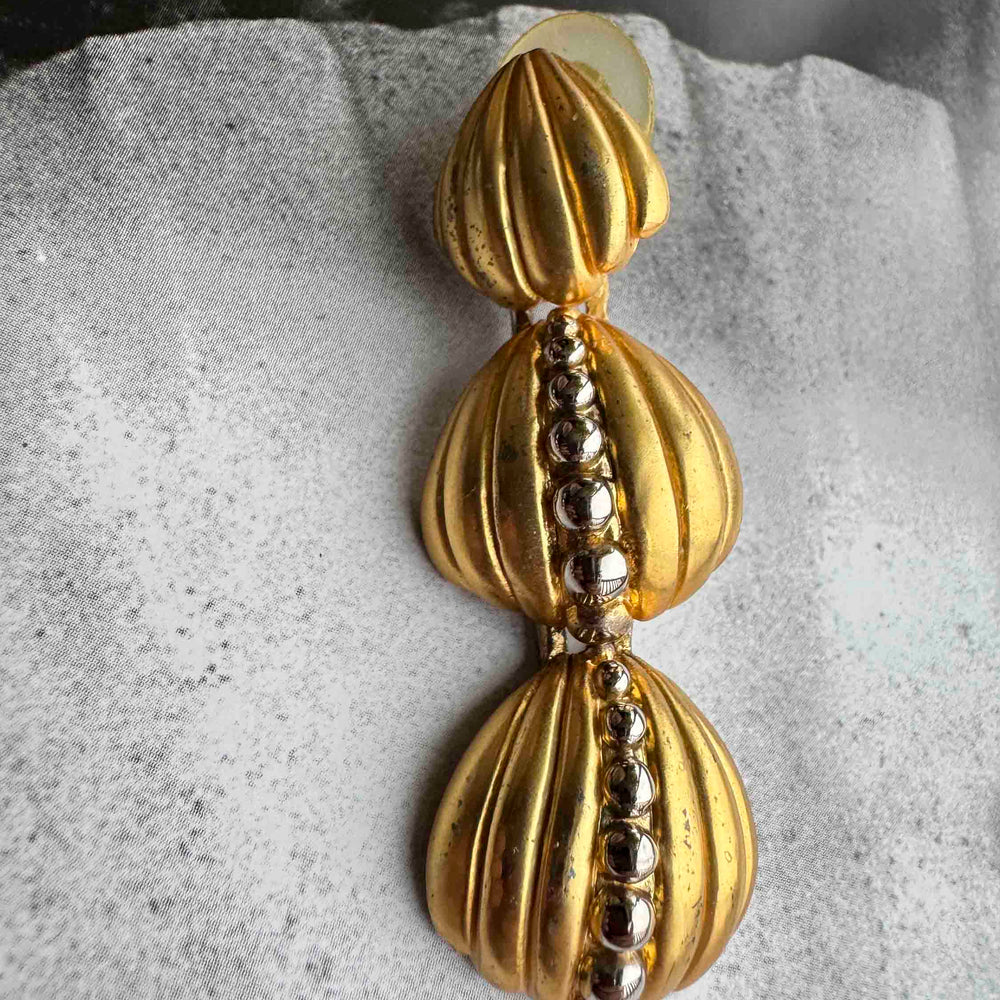 
                      
                        Vintage Gold Cascading Shell Earrings – Glamorous 1980s Dangle
                      
                    