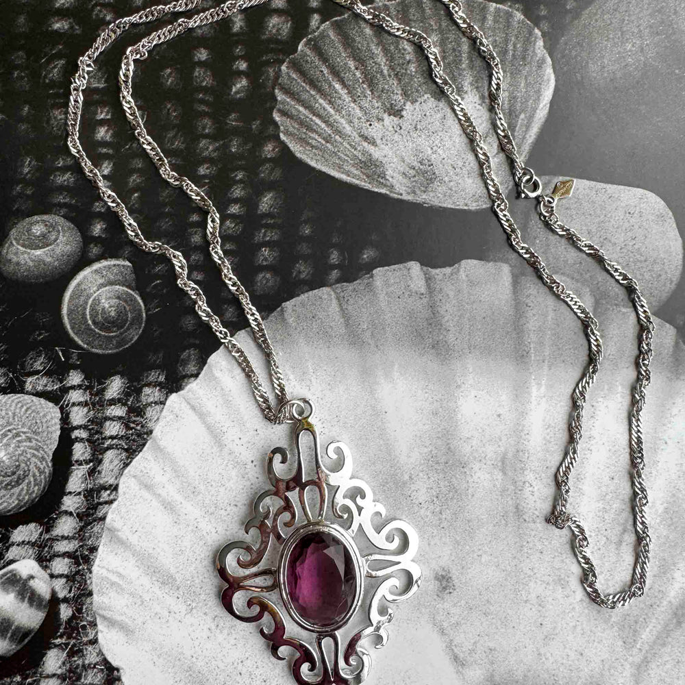 
                      
                        Vintage Silver Filigree Pendant Necklace – Regal Elegance
                      
                    