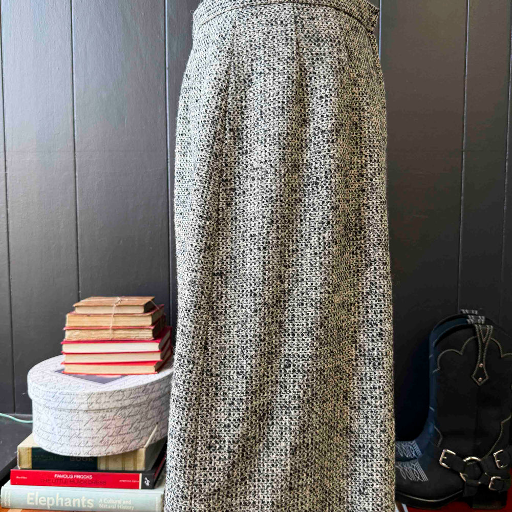 
                      
                        Pre-loved Tweed Skirt - Size XL
                      
                    