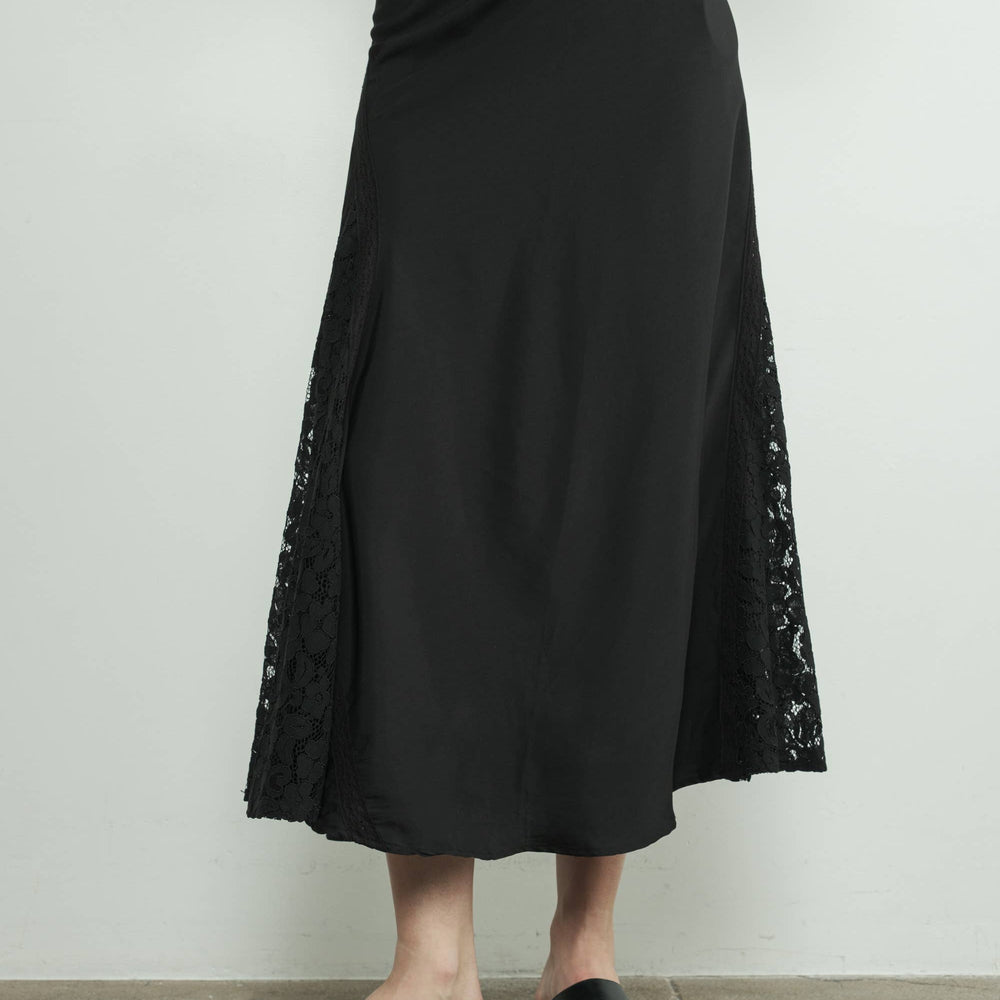 Lace Insert Skirt With Lining
