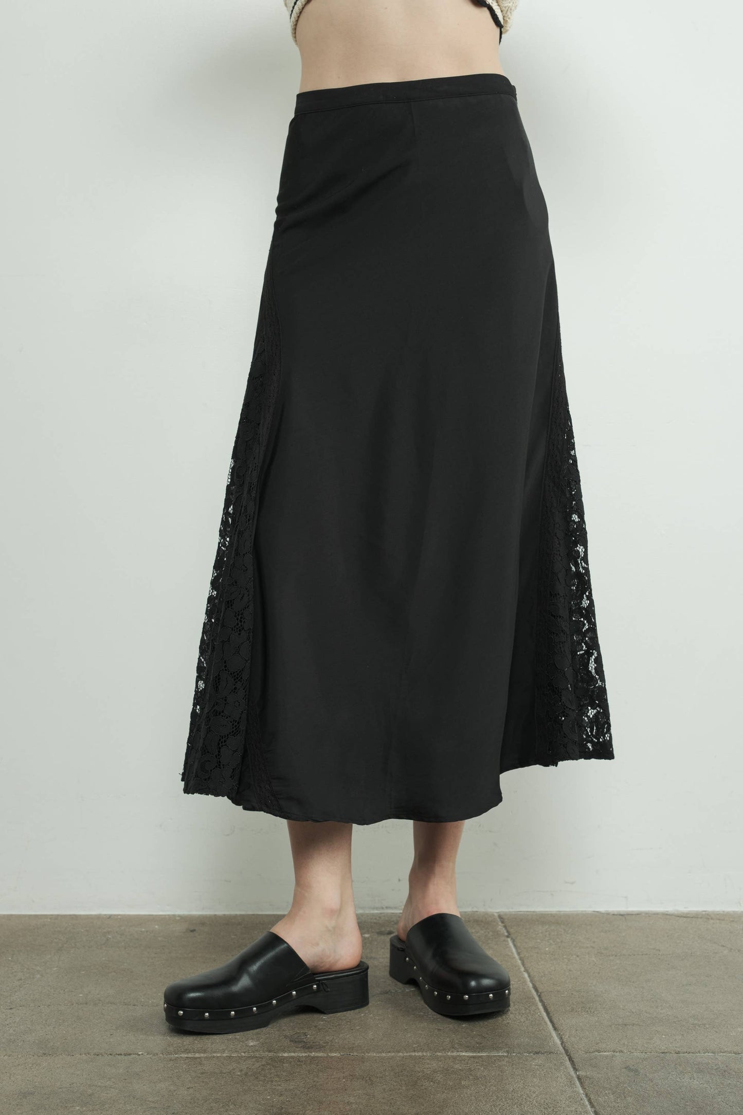 Lace Insert Skirt With Lining