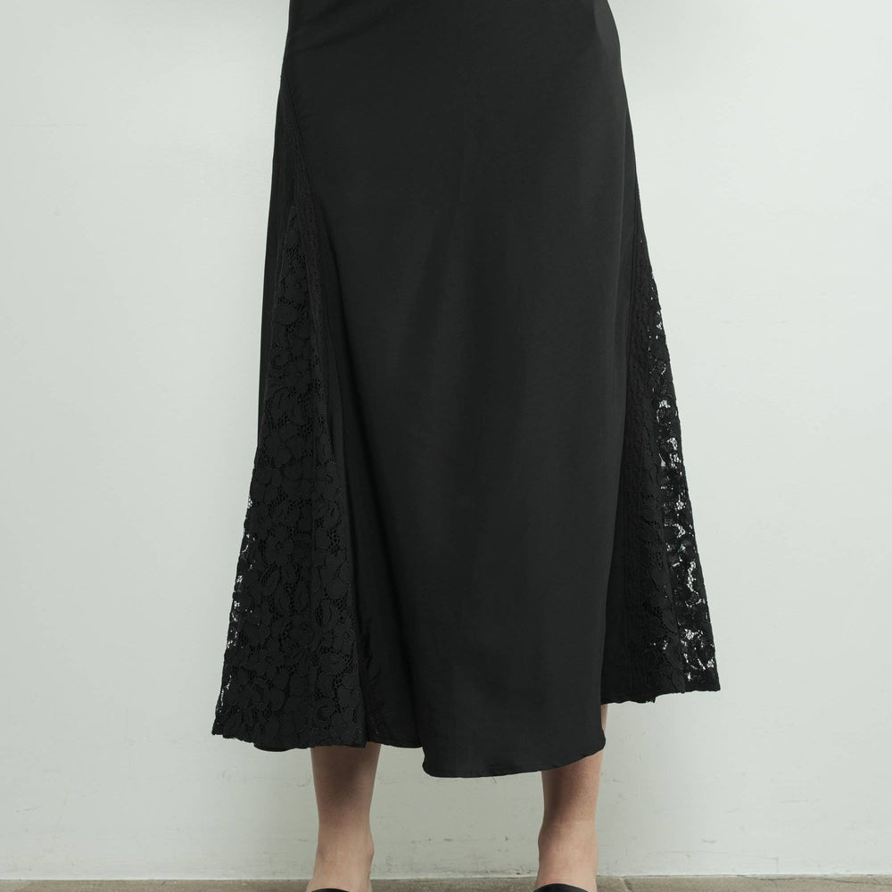 Lace Insert Skirt With Lining