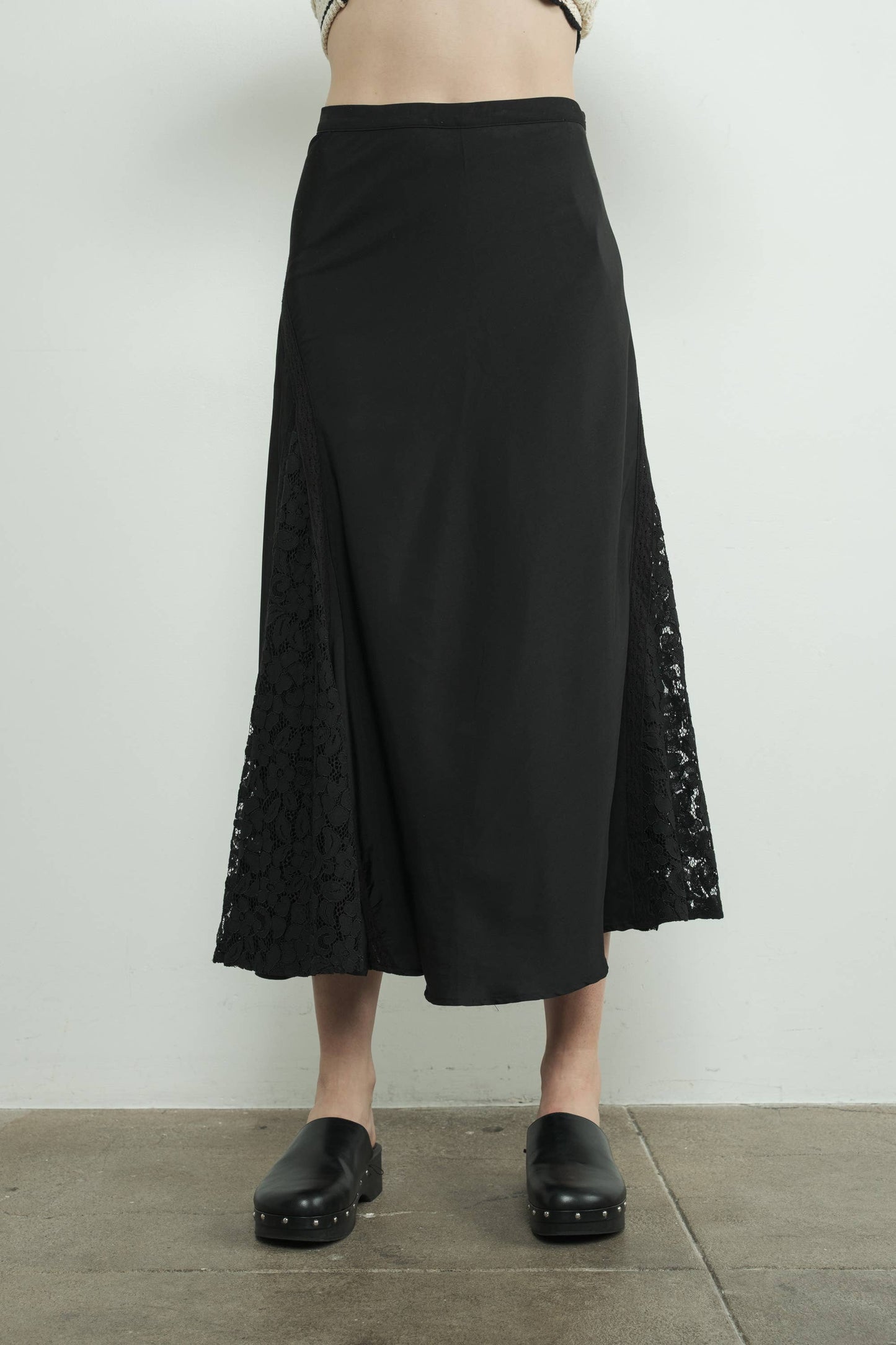 Lace Insert Skirt With Lining