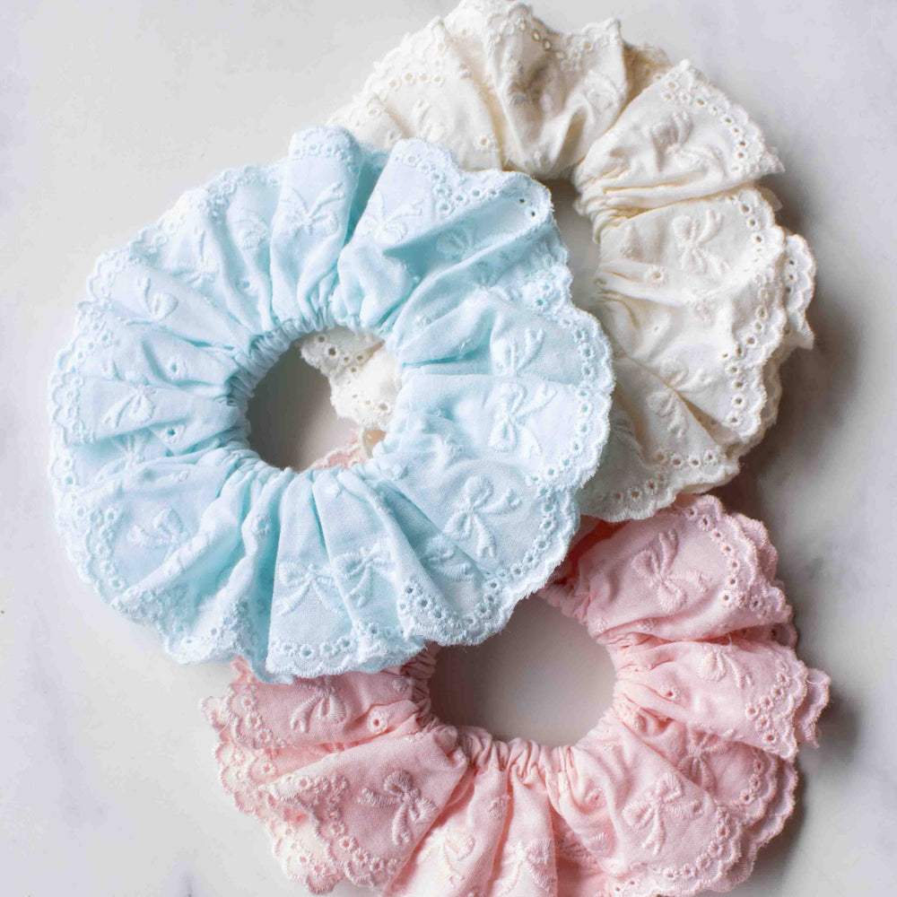 
                      
                        Ribbon Embroidery Lace Scrunchie
                      
                    