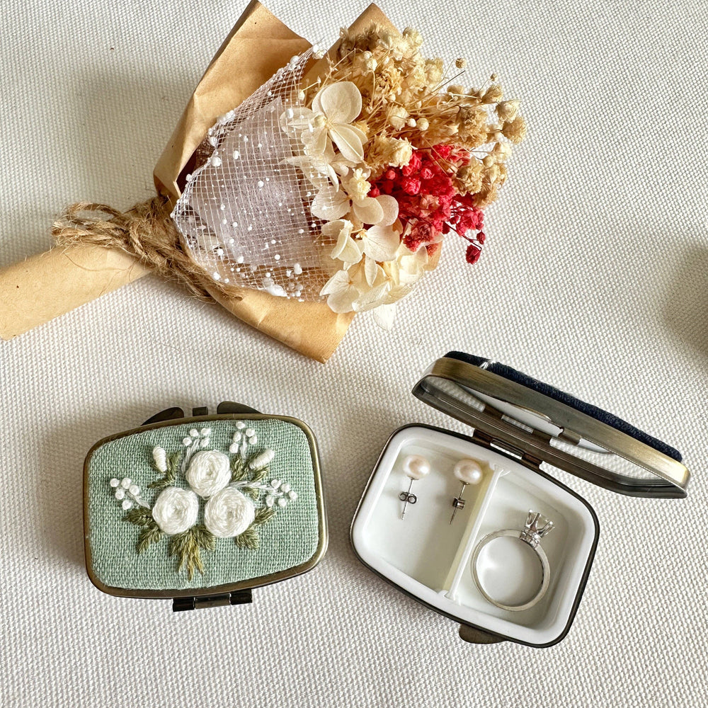 
                      
                        Floral Embroidered Rectangle Mini Jewelry Box With Mirror
                      
                    