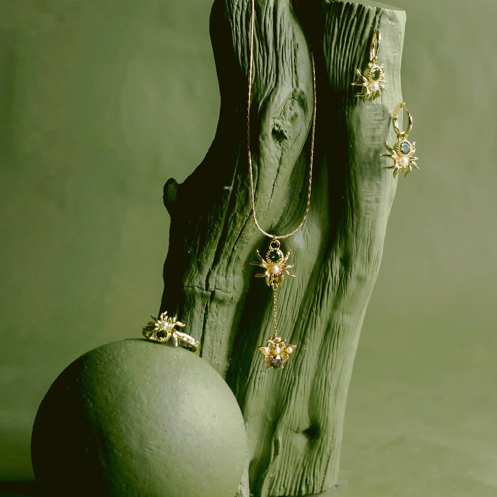 
                      
                        Spiders Kiss Ring
                      
                    